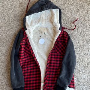 Women’s jacket. En Crème. Size M. BRAND NEW. NEVER WORN.